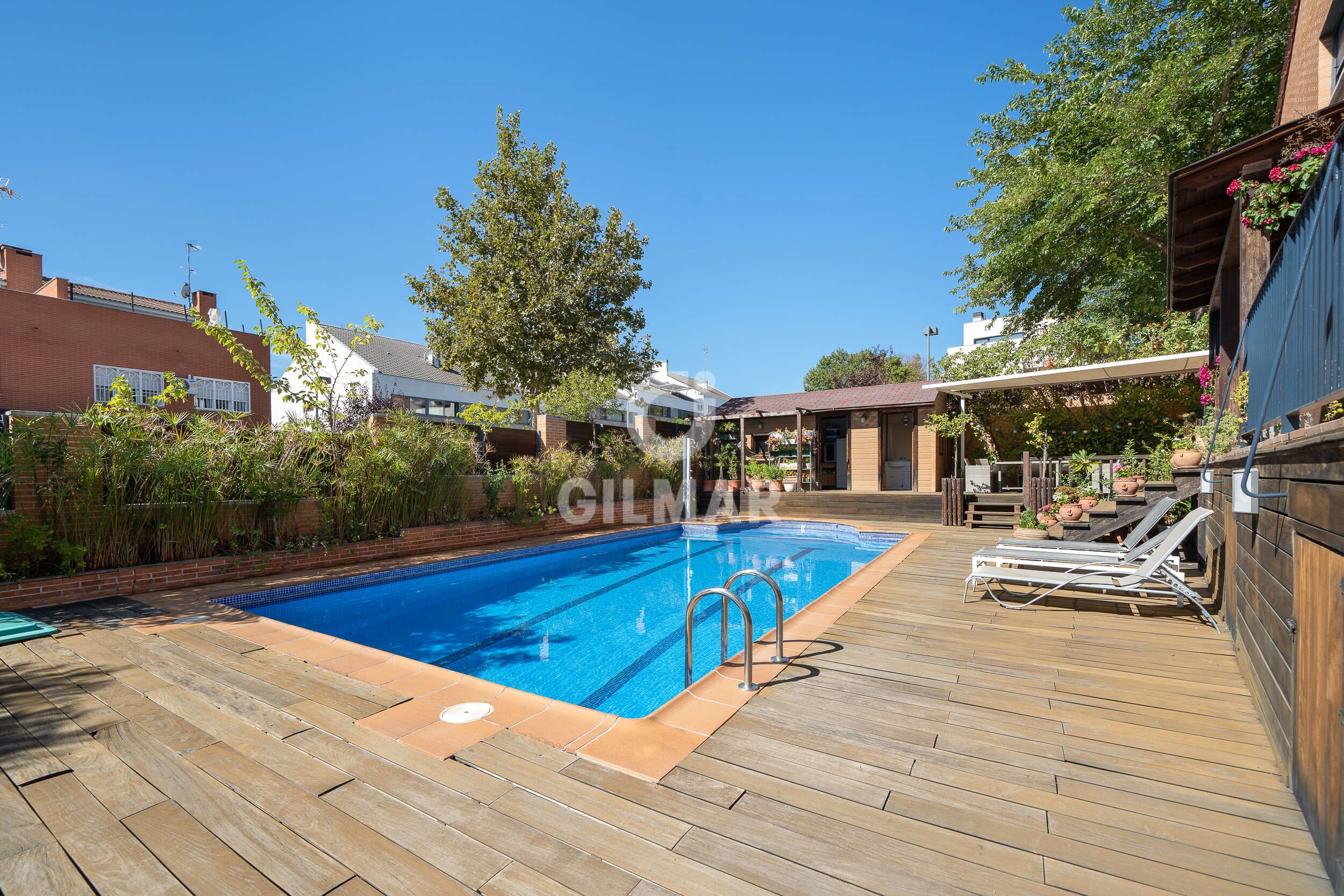 Piscina de Casa adosada en venda en Paracuellos de Jarama amb Calefacció, Jardí privat i Piscina