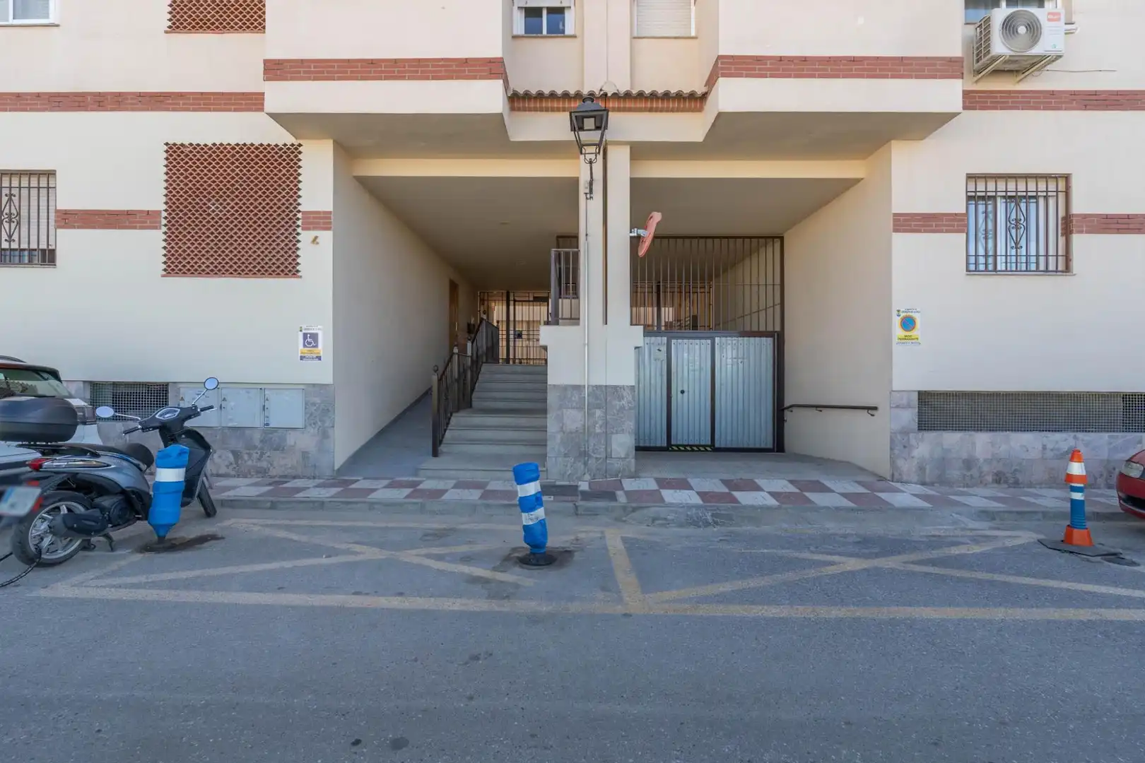Aparcament de Pis en venda en Churriana de la Vega amb Piscina comunitària