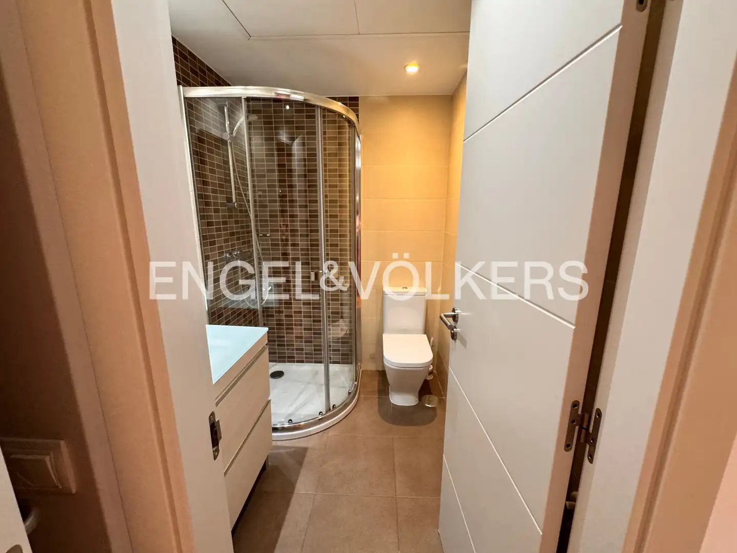 Bathroom of Flat for rent in Majadahonda  with Air Conditioner, Heating and Private garden
