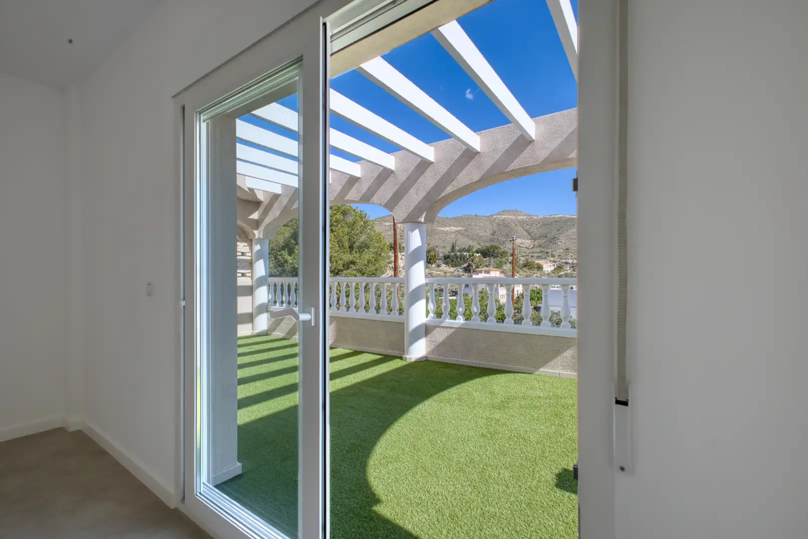 Terrassa de Casa o xalet en venda en El Campello amb Aire condicionat, Calefacció i Jardí privat