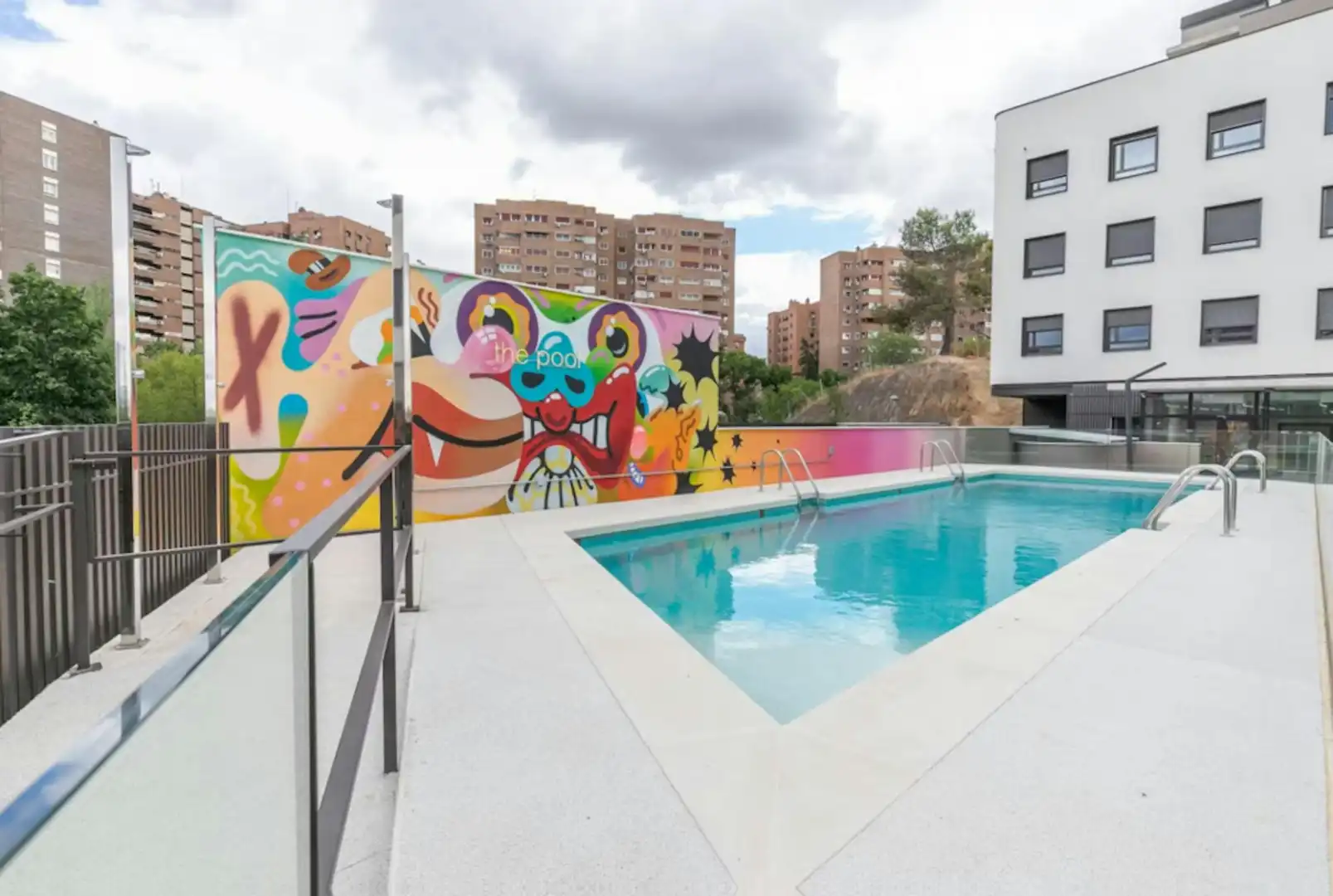 Schwimmbecken von Gebäude zur Miete in Madrid