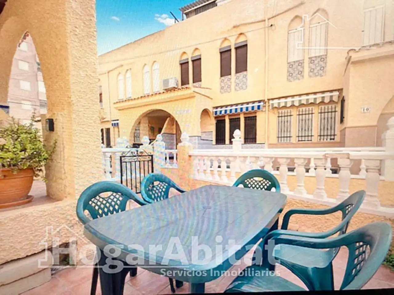 Terrassa de Casa adosada en venda en Torrevieja amb Aire condicionat, Calefacció i Jardí privat
