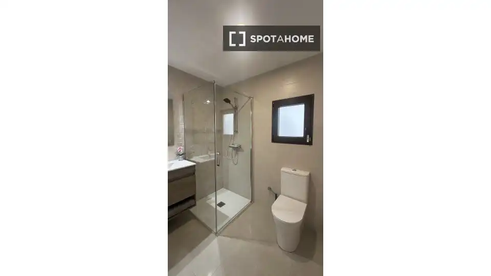 Bathroom of Apartments for share in Godella  with Air Conditioner, Heating and Terrace