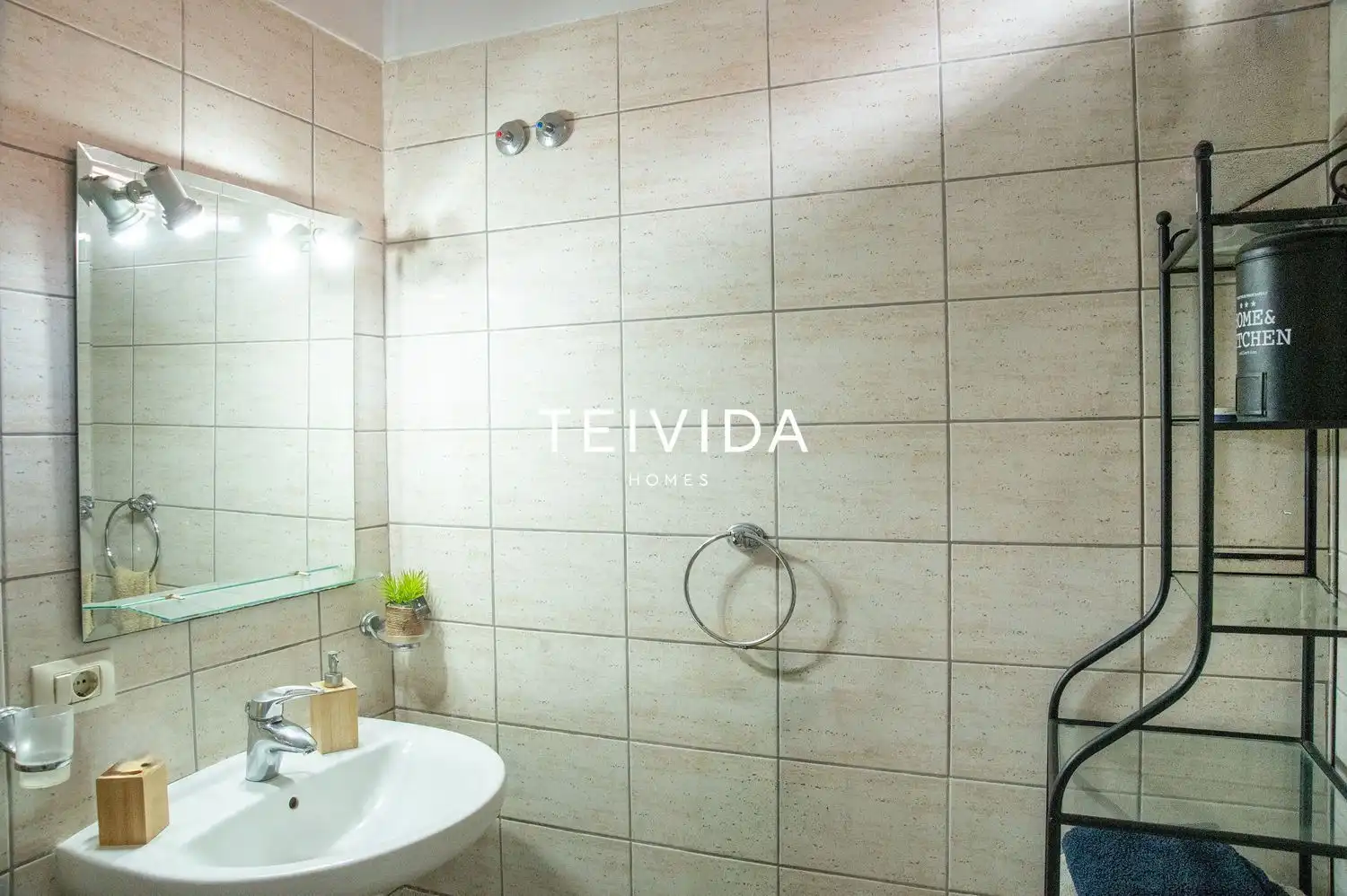 Baño de Piso en venta en Guía de Isora con Terraza y Trastero