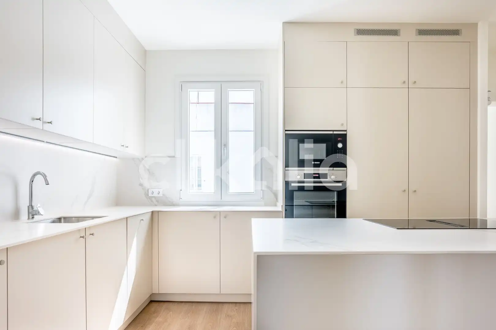 Cocina de Piso en venta en Sevilla con Aire acondicionado y Jardín privado