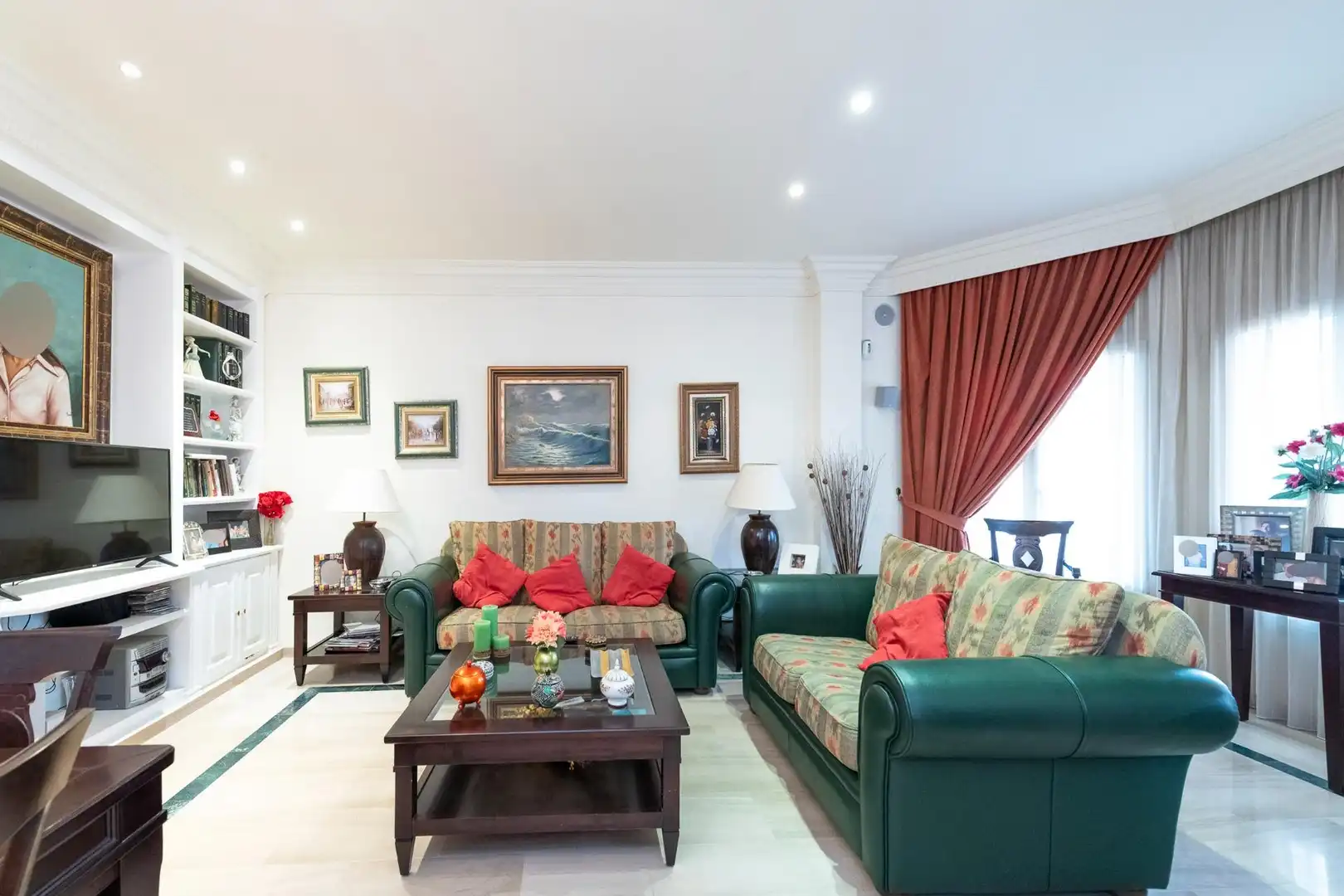 Sala d'estar de Casa o xalet en venda en Rincón de la Victoria amb Aire condicionat, Jardí privat i Terrassa