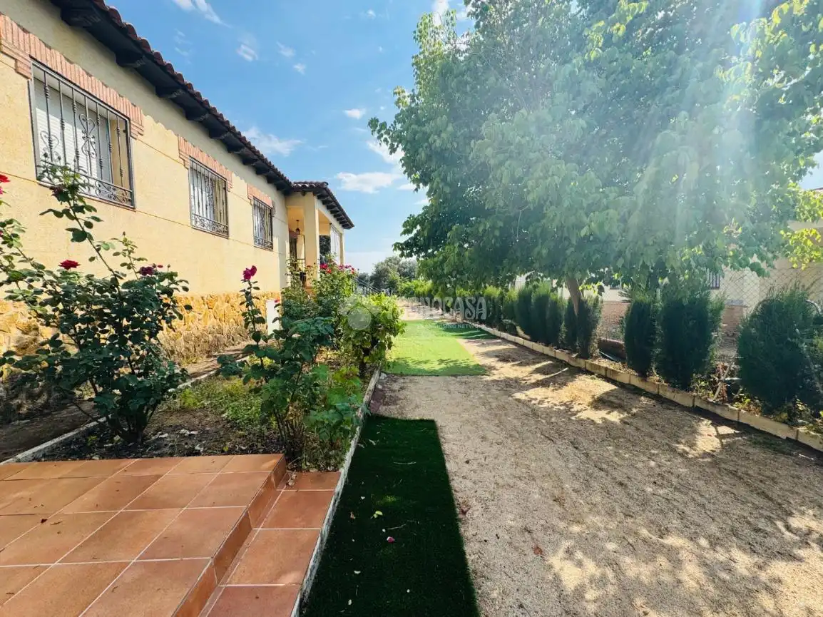 Vista exterior de Casa o xalet en venda en Hormigos amb Aire condicionat, Calefacció i Traster