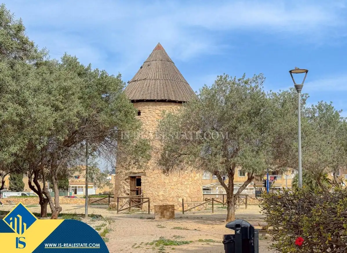 Vista exterior de Apartamento en venta en Torrevieja con Calefacción, Terraza y Amueblado