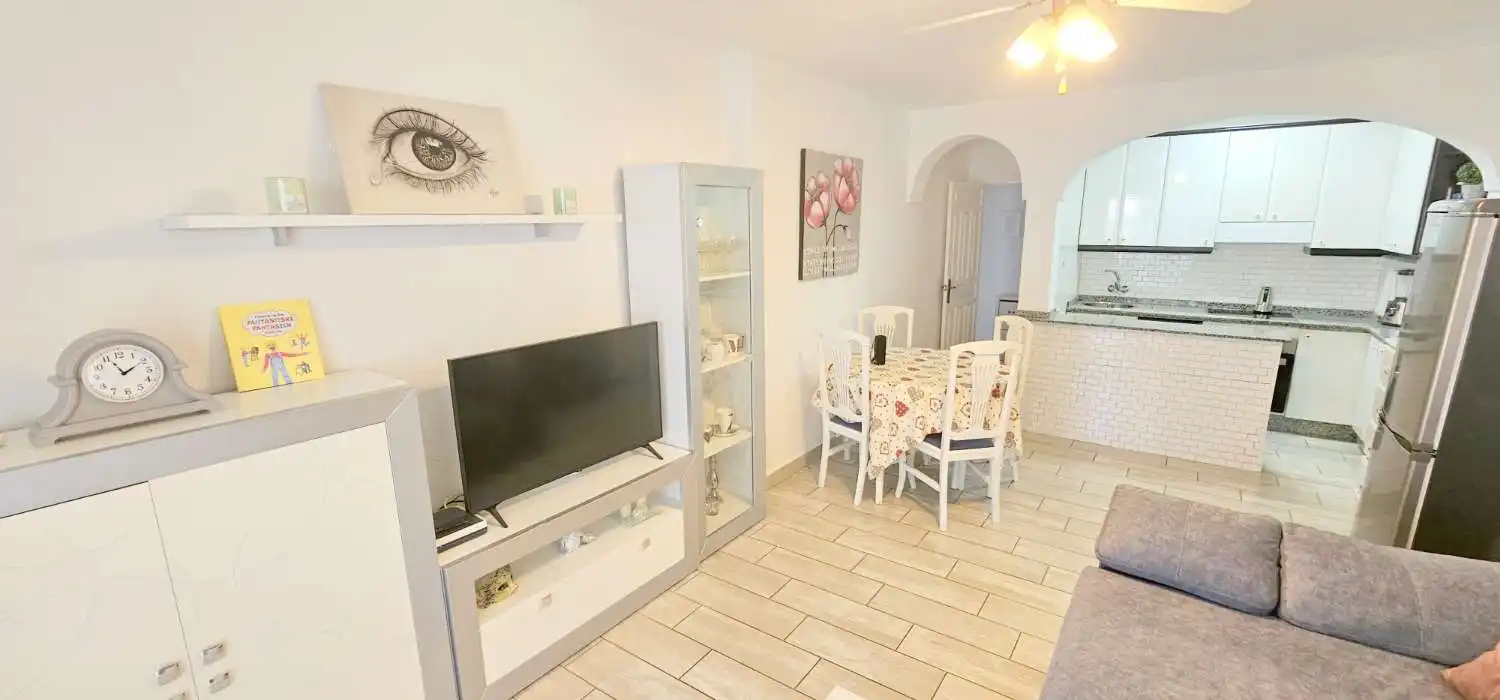 Sala de estar de Planta baja de alquiler en Vélez-Málaga con Aire acondicionado, Terraza y Piscina