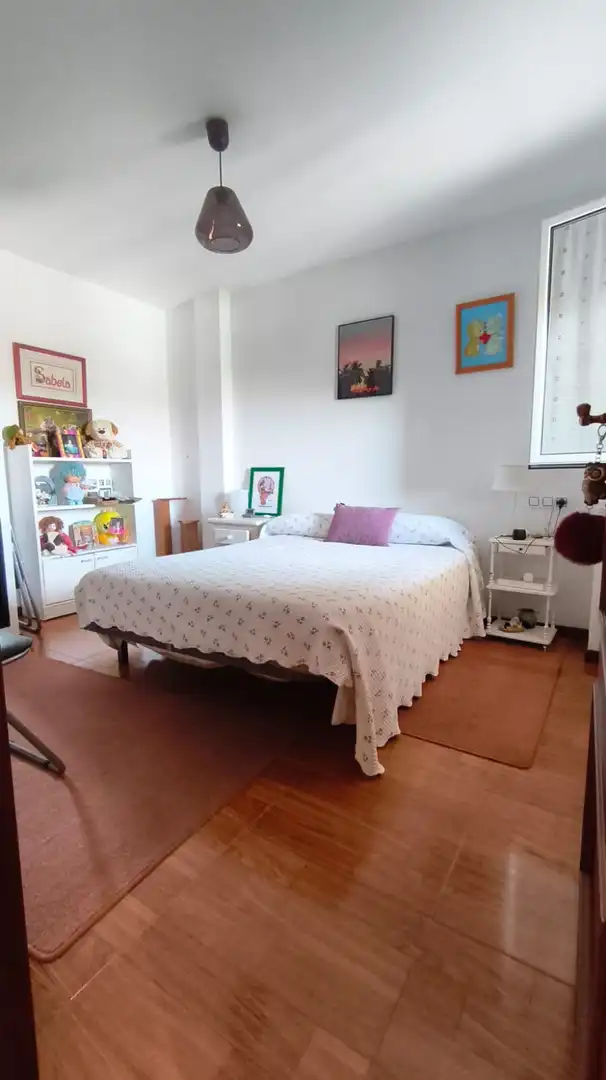 Schlafzimmer von Einfamilien-Reihenhaus zum Verkauf in El Burgo Ranero  mit Heizung, Privatgarten und Parkett