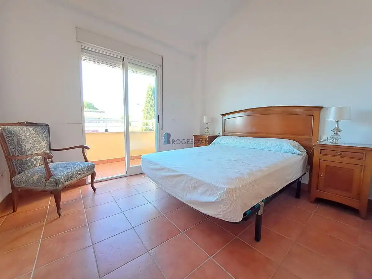 Schlafzimmer von Einfamilien-Reihenhaus zum Verkauf in Benicasim / Benicàssim mit Privatgarten, Terrasse und Balkon