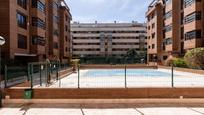 Piscina de Pis en venda en  Madrid Capital amb Aire condicionat, Calefacció i Jardí privat