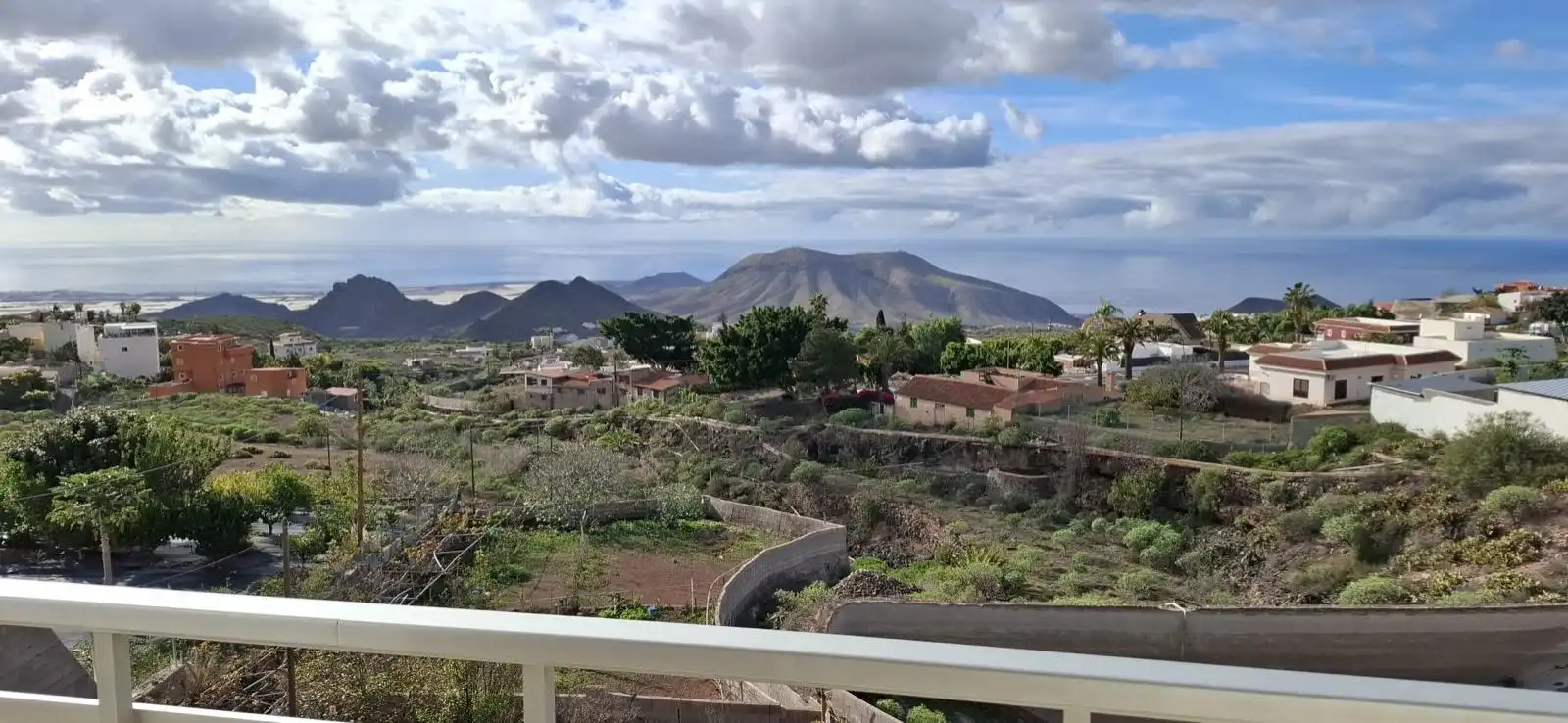 Vista exterior de Casa o xalet en venda en Arona amb Jardí privat i Terrassa