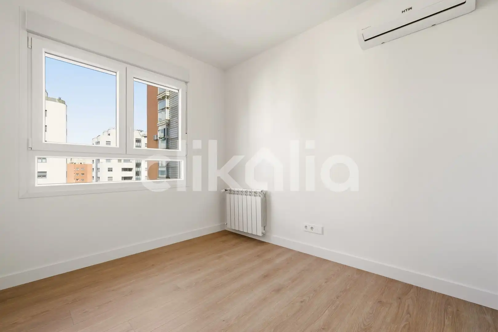Schlafzimmer von Wohnung zum Verkauf in Madrid mit Klimaanlage, Heizung und Terrasse