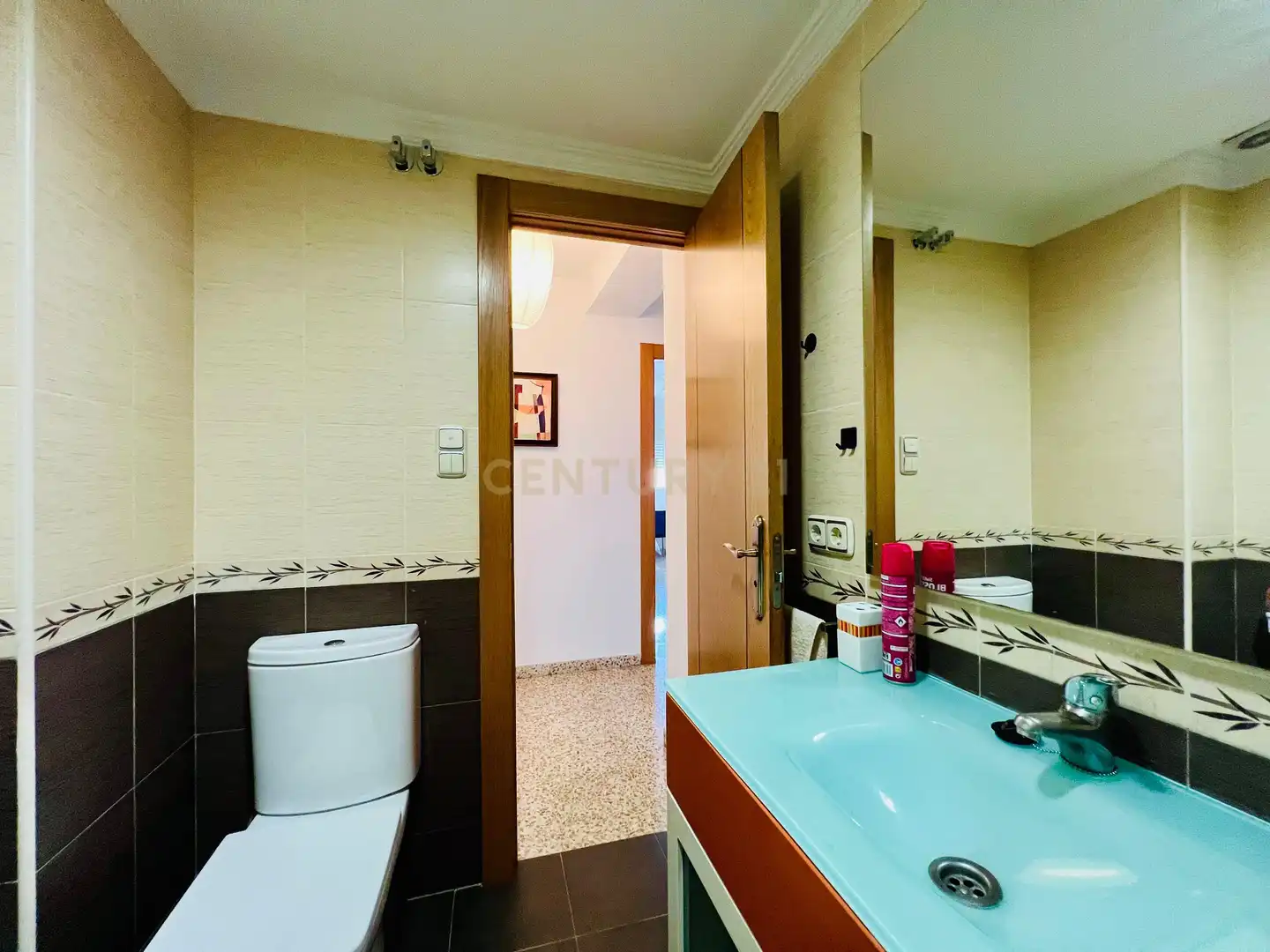 Bathroom of Flat for rent in Granada  with Air Conditioner, Oven and Washing machine