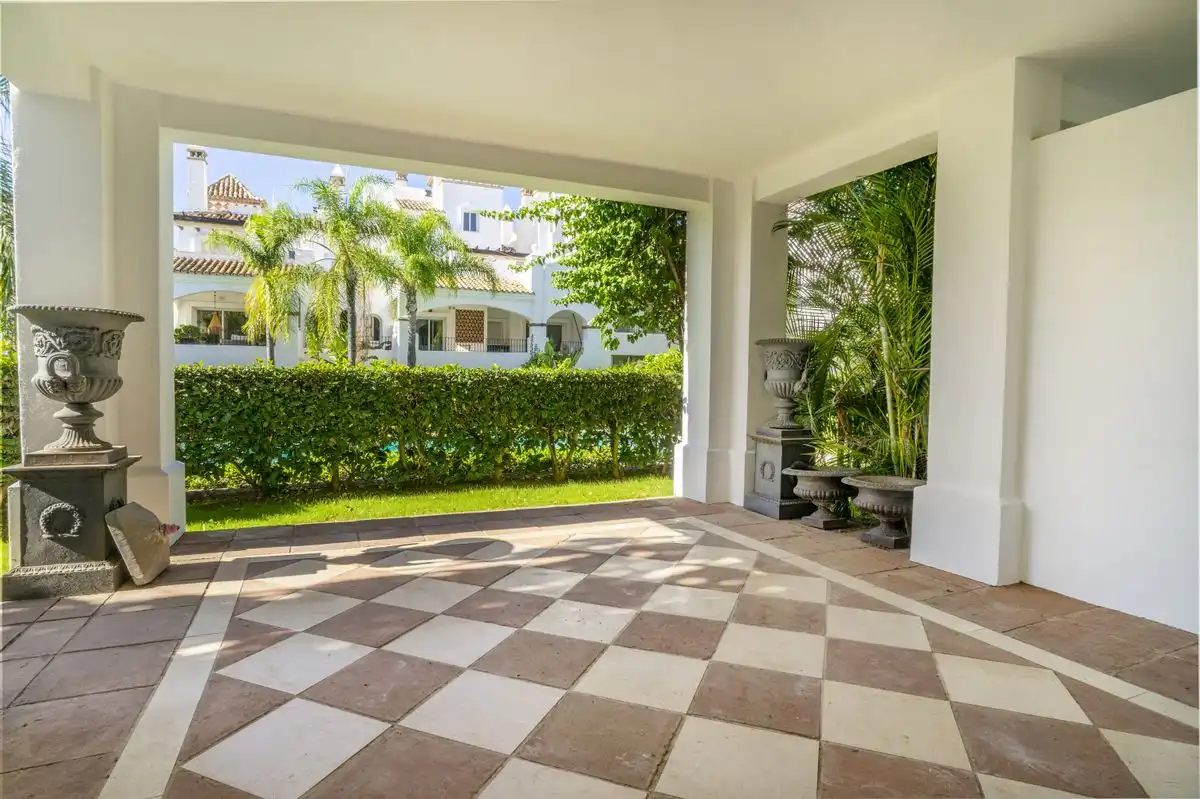 Terrassa de Planta baixa en venda en Marbella amb Aire condicionat, Calefacció i Jardí privat