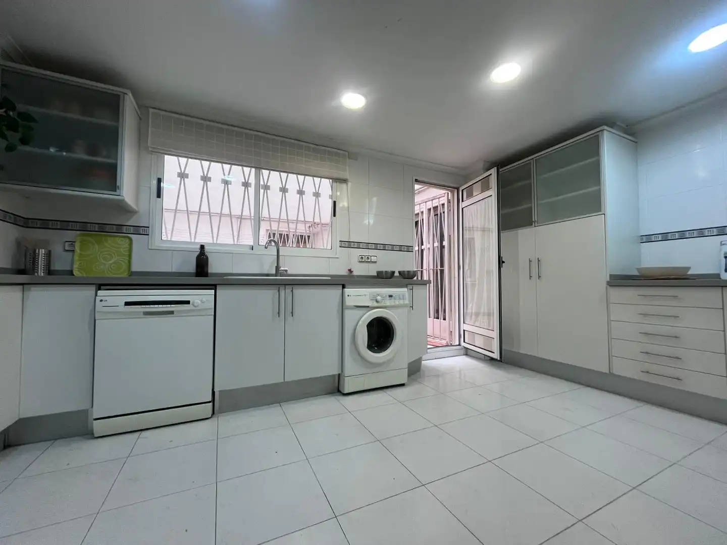 Cocina de Piso en venta en La Pobla de Farnals con Terraza, Horno y Balcón