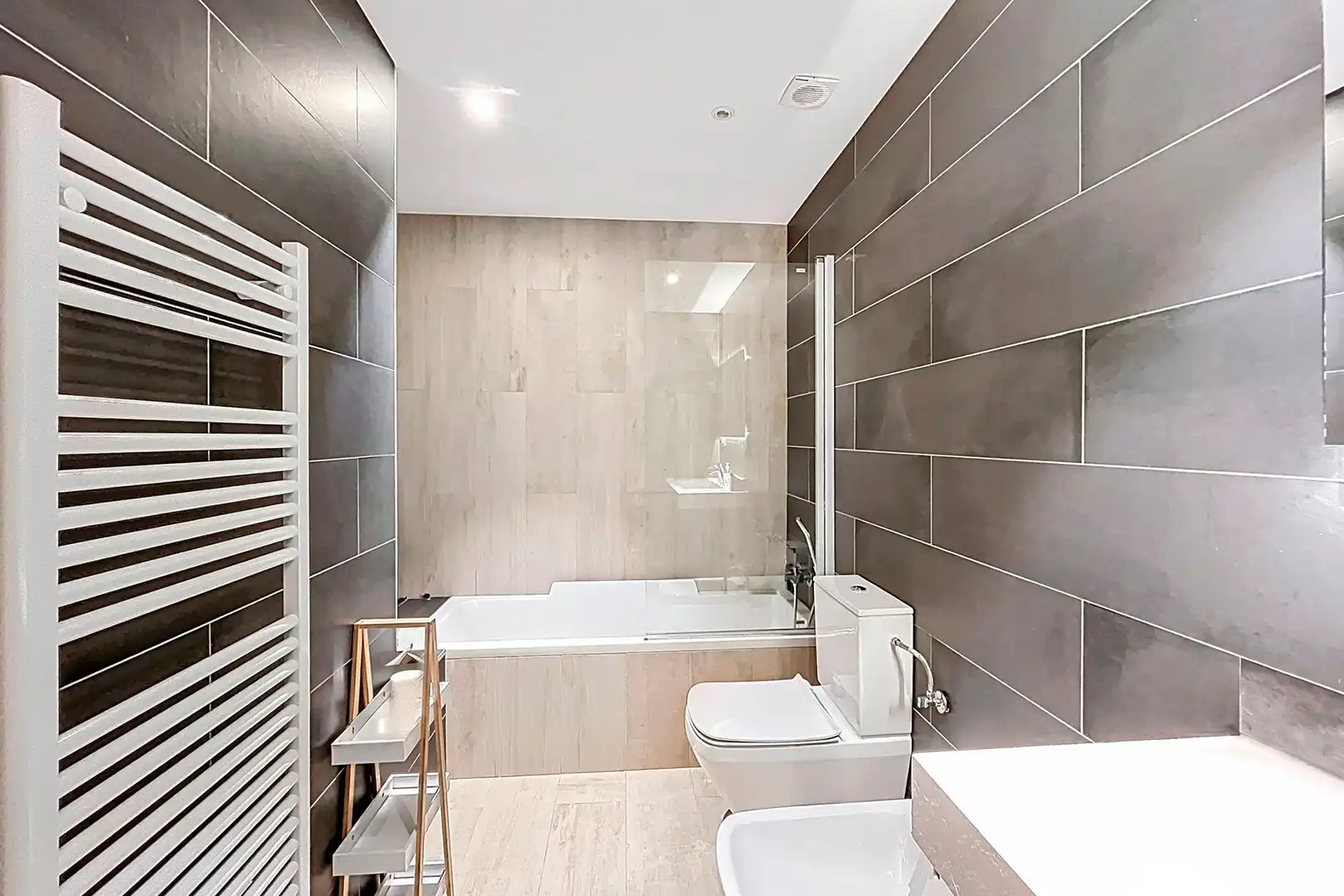 Bany de Apartament en venda en Escaldes – Engordany amb Aire condicionat, Terrassa i Traster