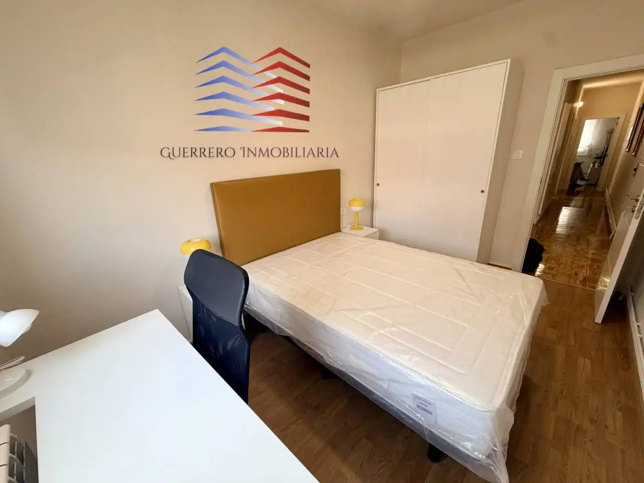 Schlafzimmer von Wohnung zur Miete in Ourense Capital  mit Heizung, Parkett und Möbliert