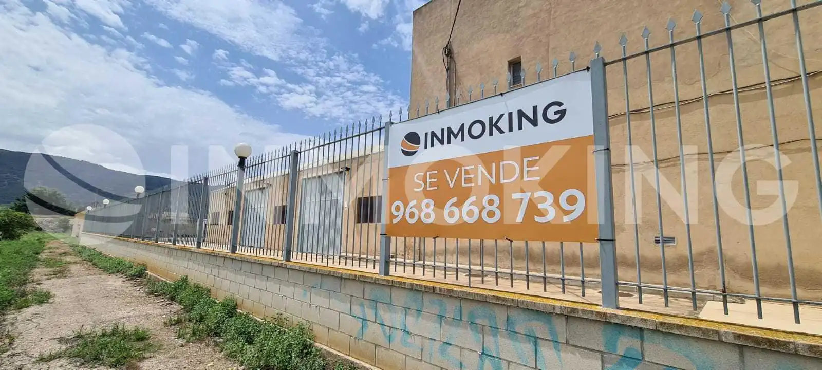 Parkplatz von Fabrikhallen zum Verkauf in Murcia