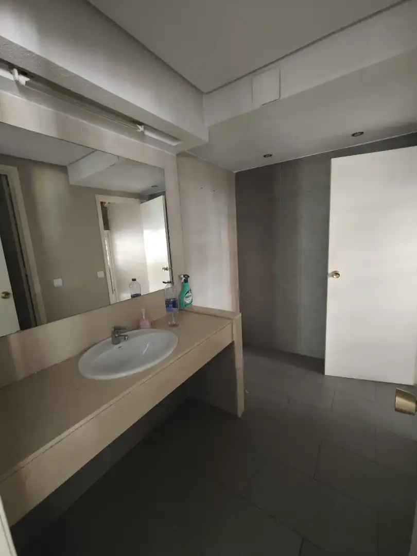 Bathroom of Office for rent in Alicante / Alacant  with Air Conditioner, Heating and Furnished
