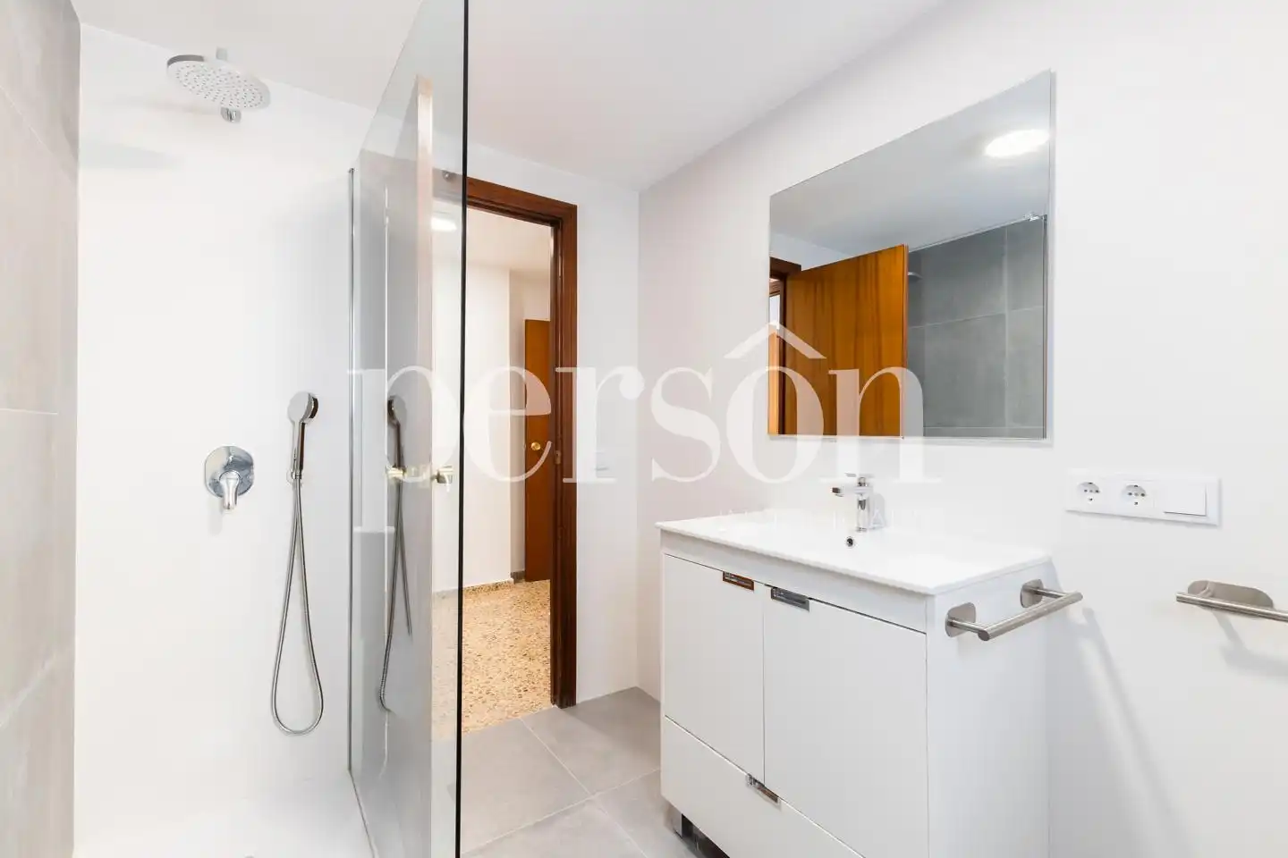 Badezimmer von Wohnung zur Miete in Valencia mit Klimaanlage, Heizung und Terrasse