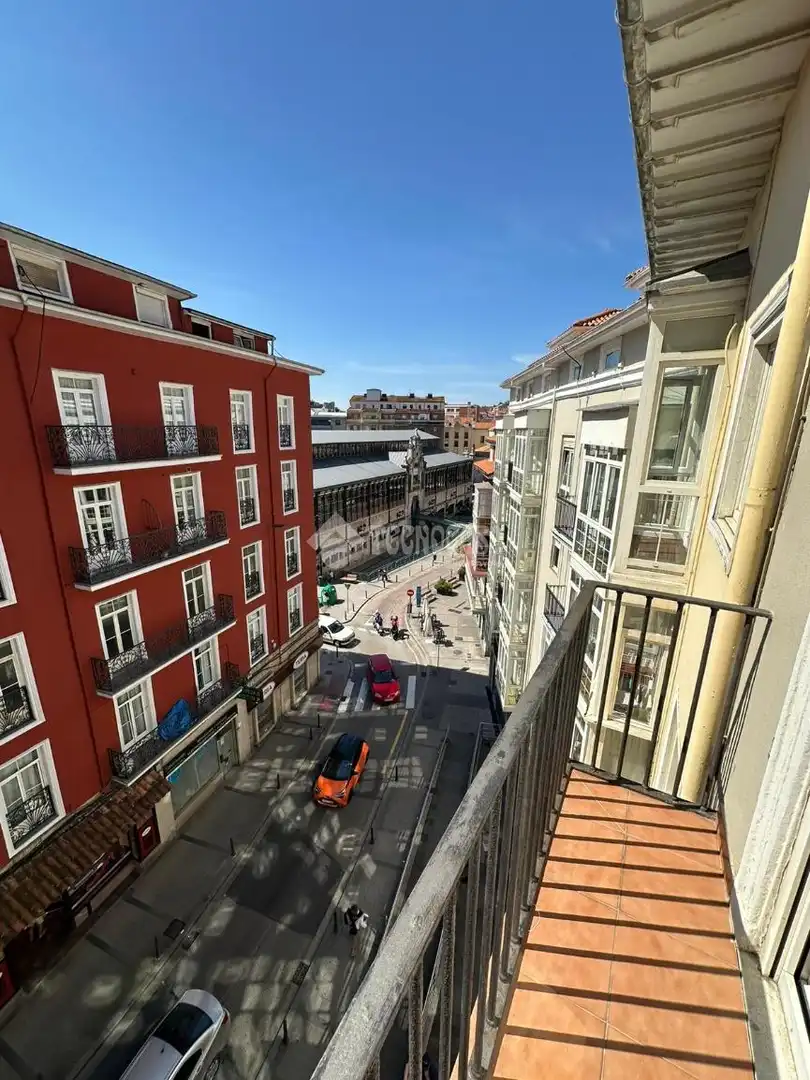 Vista exterior de Piso en venta en Santander