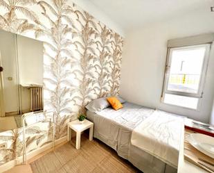 Dormitori de Apartament per a compartir en  Madrid Capital amb Forn, Rentadora i Microones