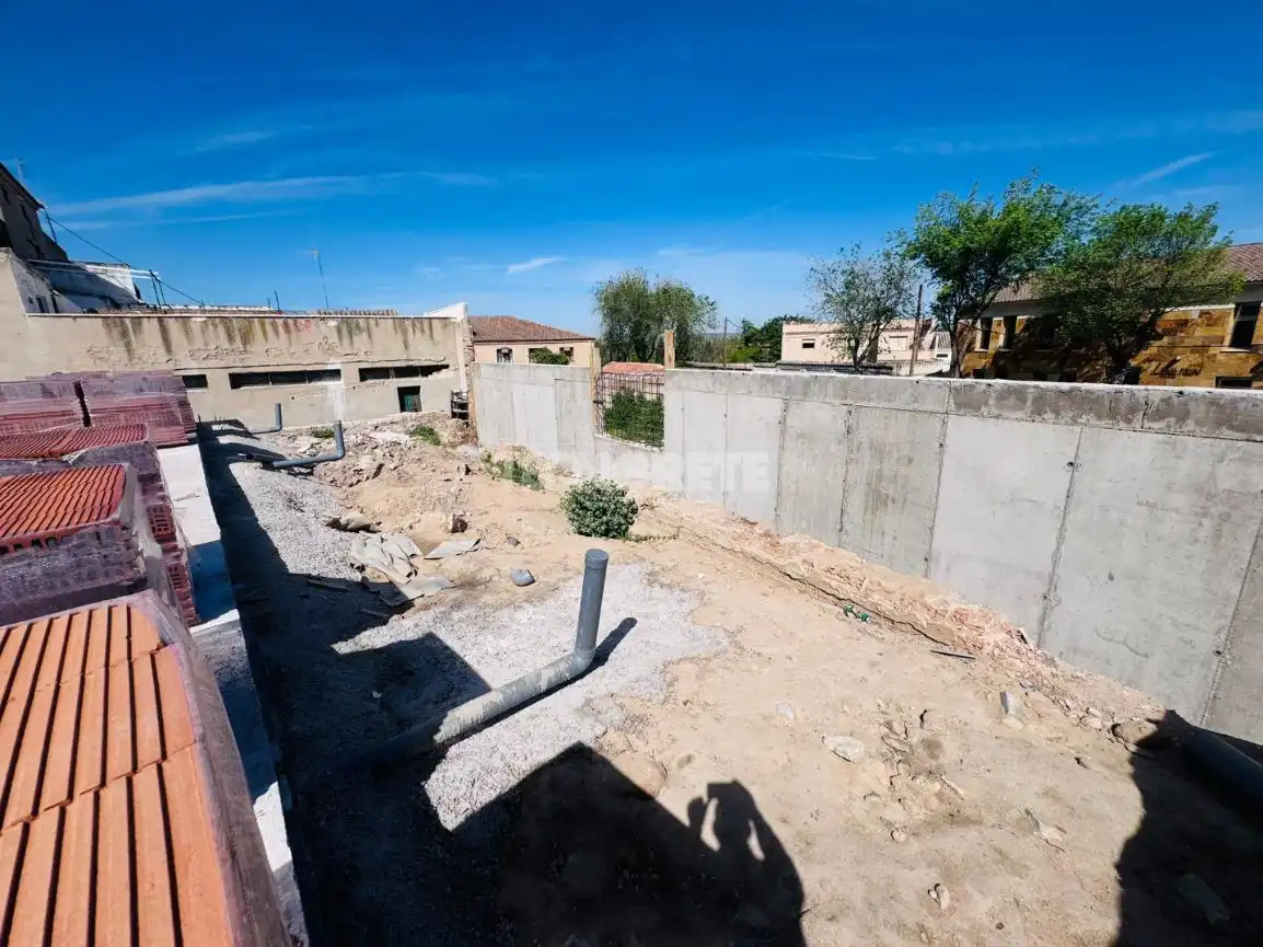 Casa adosada en venta en Toledo con Calefacción y Jardín privado