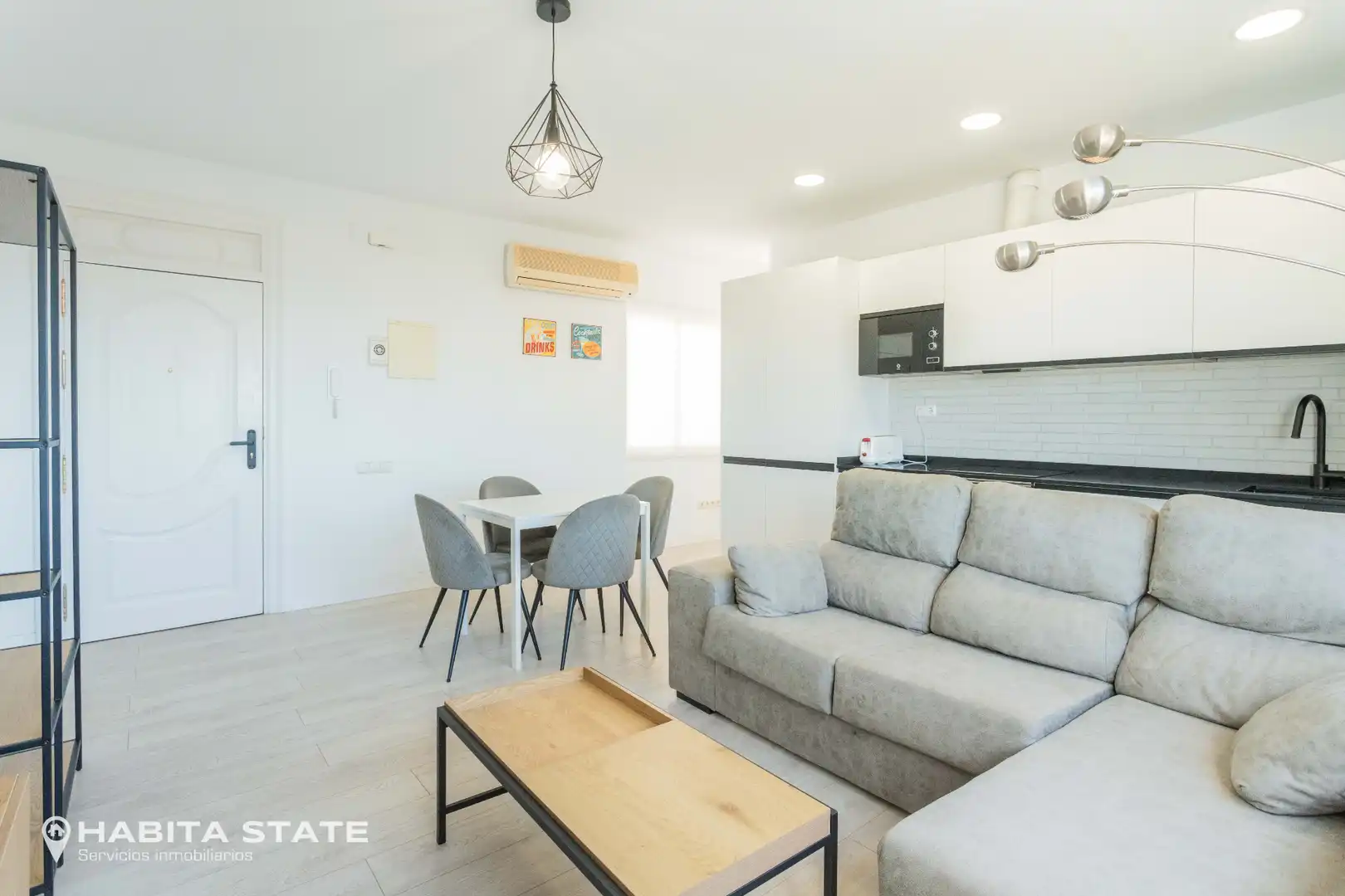 Wohnzimmer von Wohnung zur Miete in  Almería Capital mit Möbliert