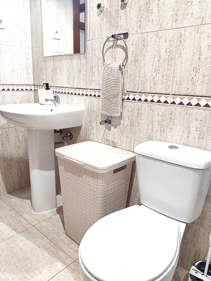 Baño de Piso de alquiler en Terrassa con Amueblado, Horno y Lavadora