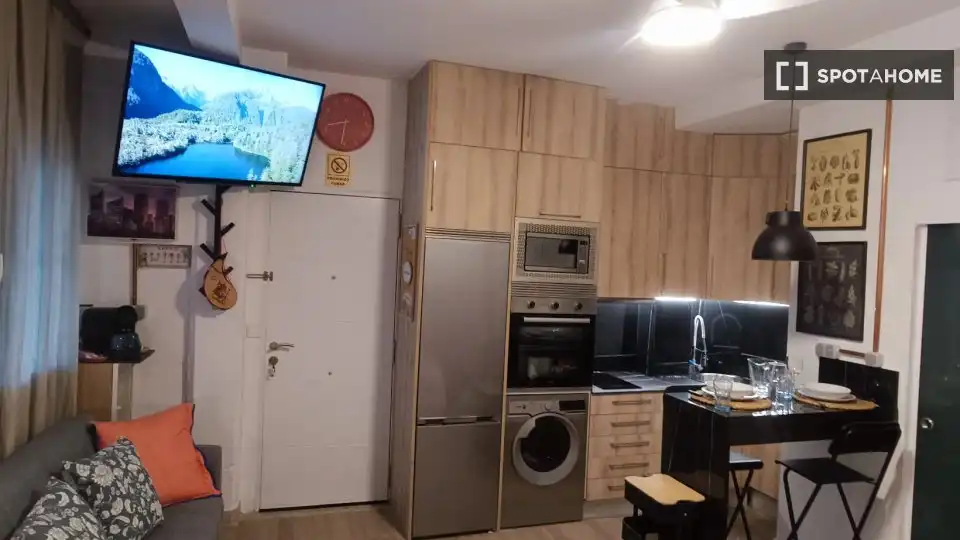 Room in Entrevías