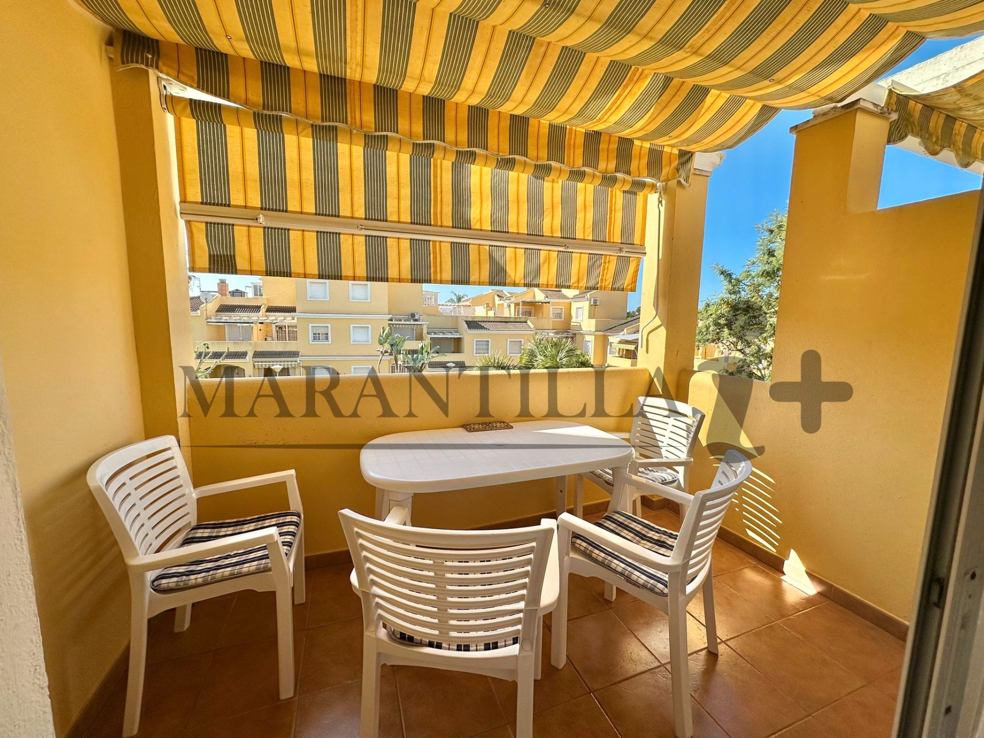 Vista exterior de Dúplex en venda en Islantilla amb Terrassa, Moblat i Piscina comunitària