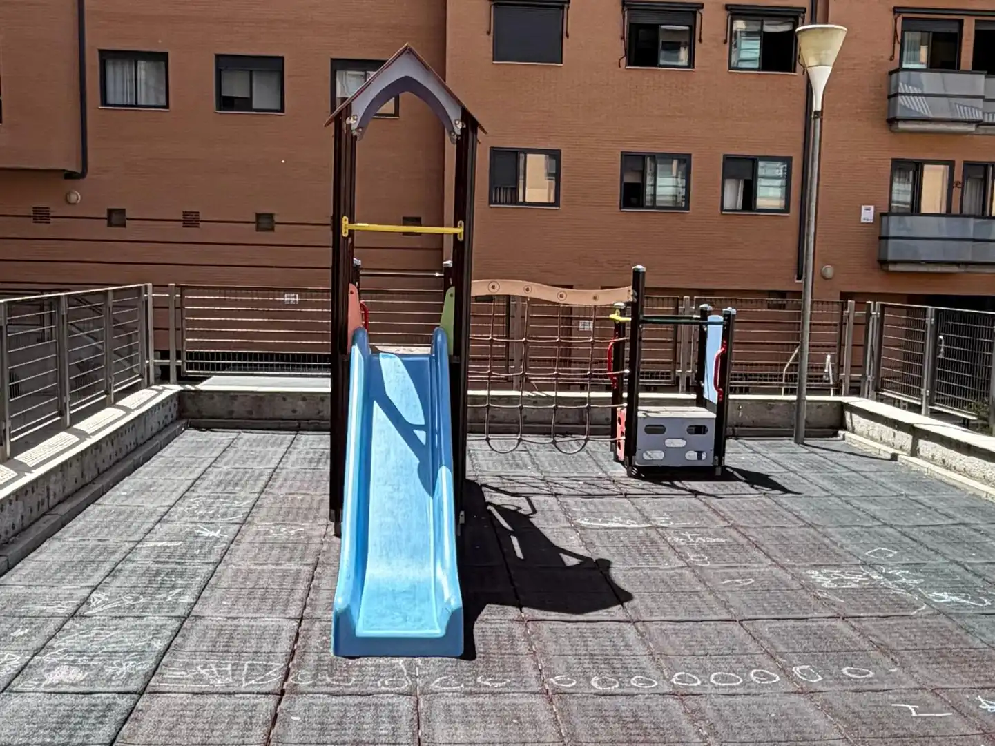 Vista exterior de Ático en venta en Rivas-Vaciamadrid con Aire acondicionado, Calefacción y Terraza
