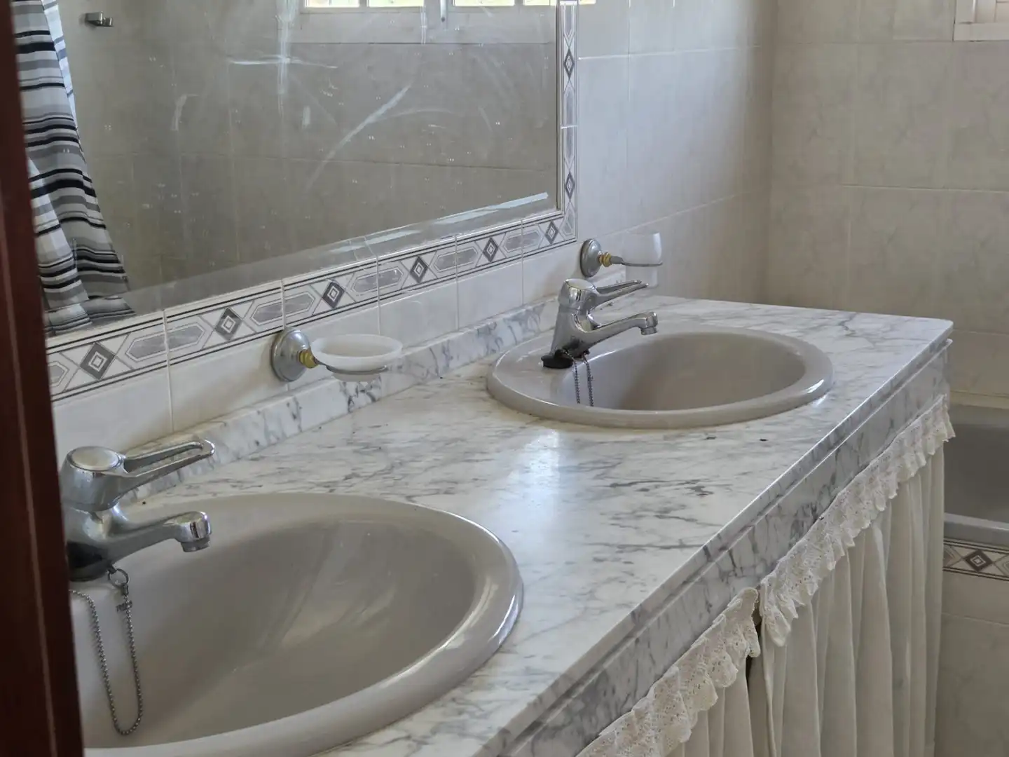 Bathroom of Houses for sale in Algeciras  with Swimming Pool and Furnished