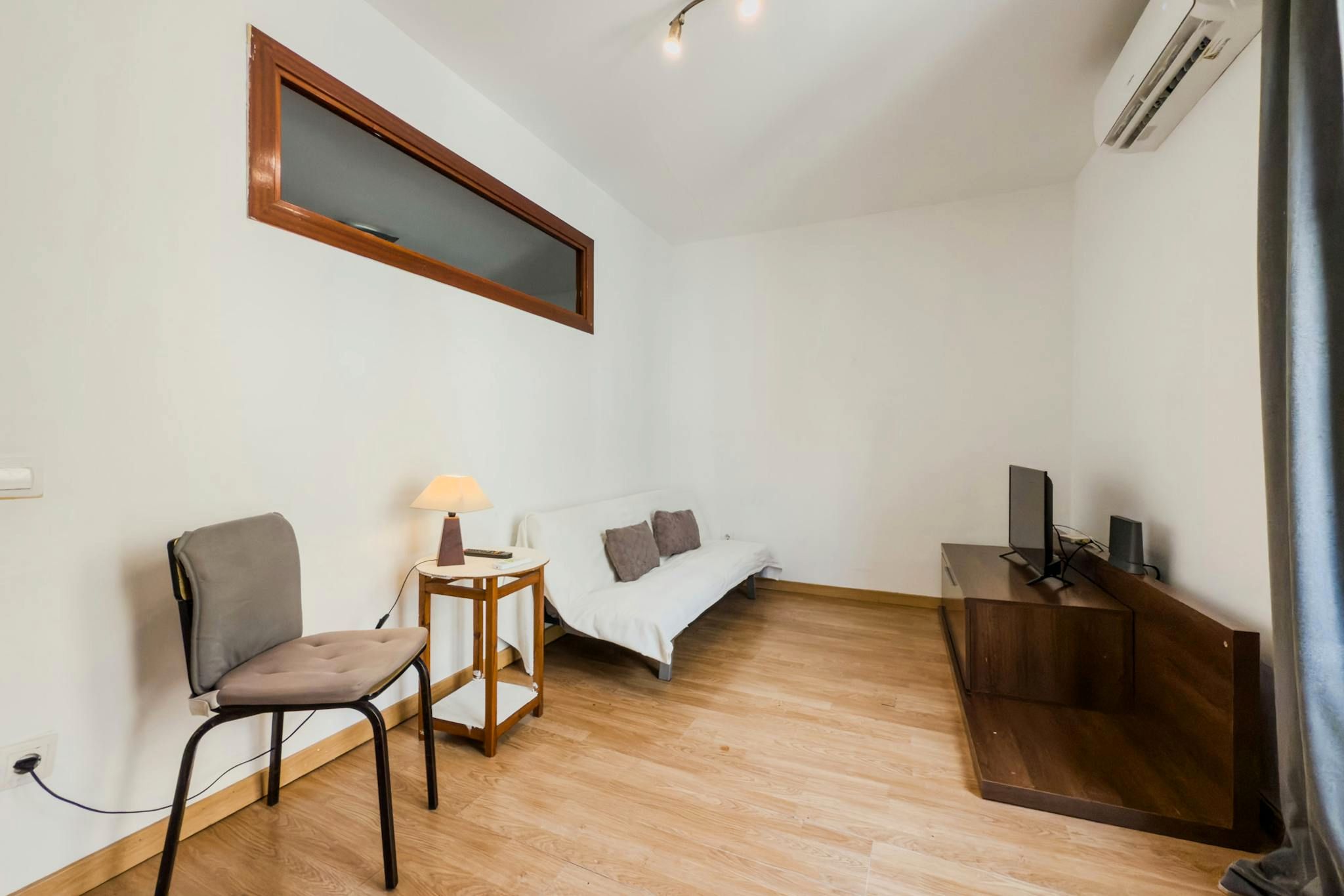 Sala de estar de Piso de alquiler en  Barcelona Capital con Aire acondicionado, Lavadora y TV