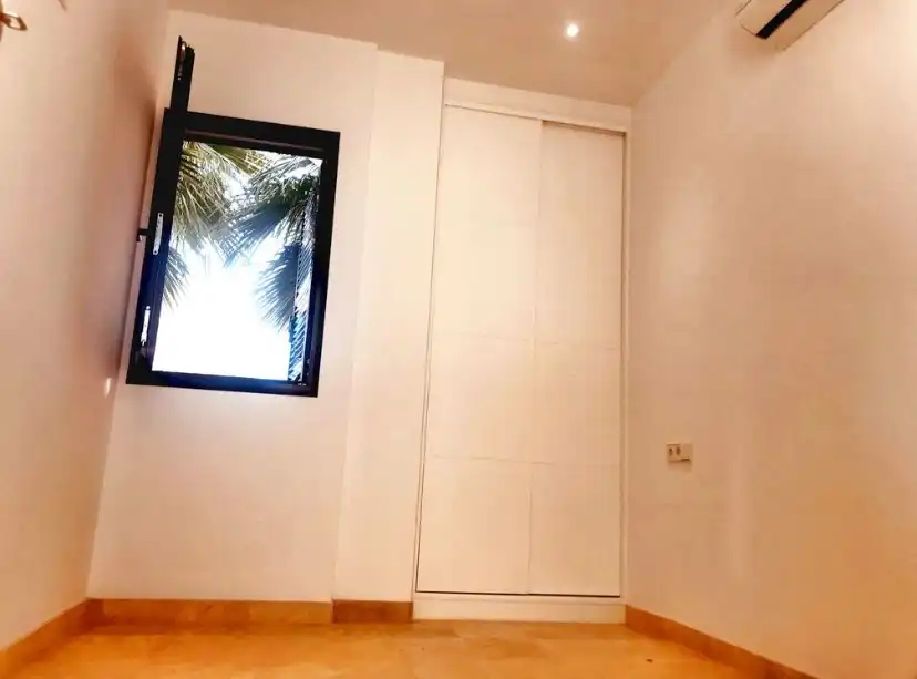 Erdgeschoss zur Miete in Carrer de l'Illa de Xipre, 21, Ciudad Jardín