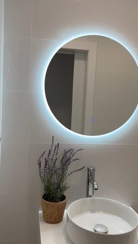 Bathroom of Flat for sale in  Barcelona Capital  with Air Conditioner, Parquet flooring and Oven