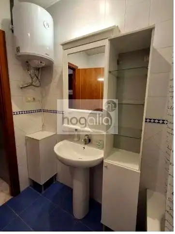 Baño de Estudio de alquiler en Sevilla con Aire acondicionado, Terraza y Piscina