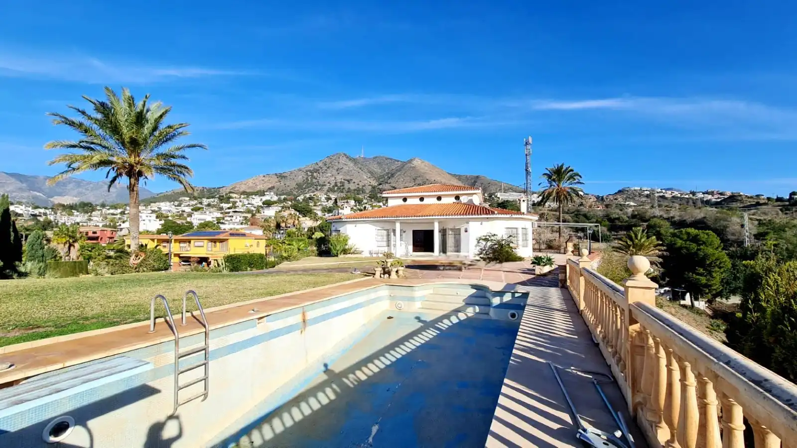 Vista exterior de Casa o chalet en venta en Benalmádena con Jardín privado y Piscina