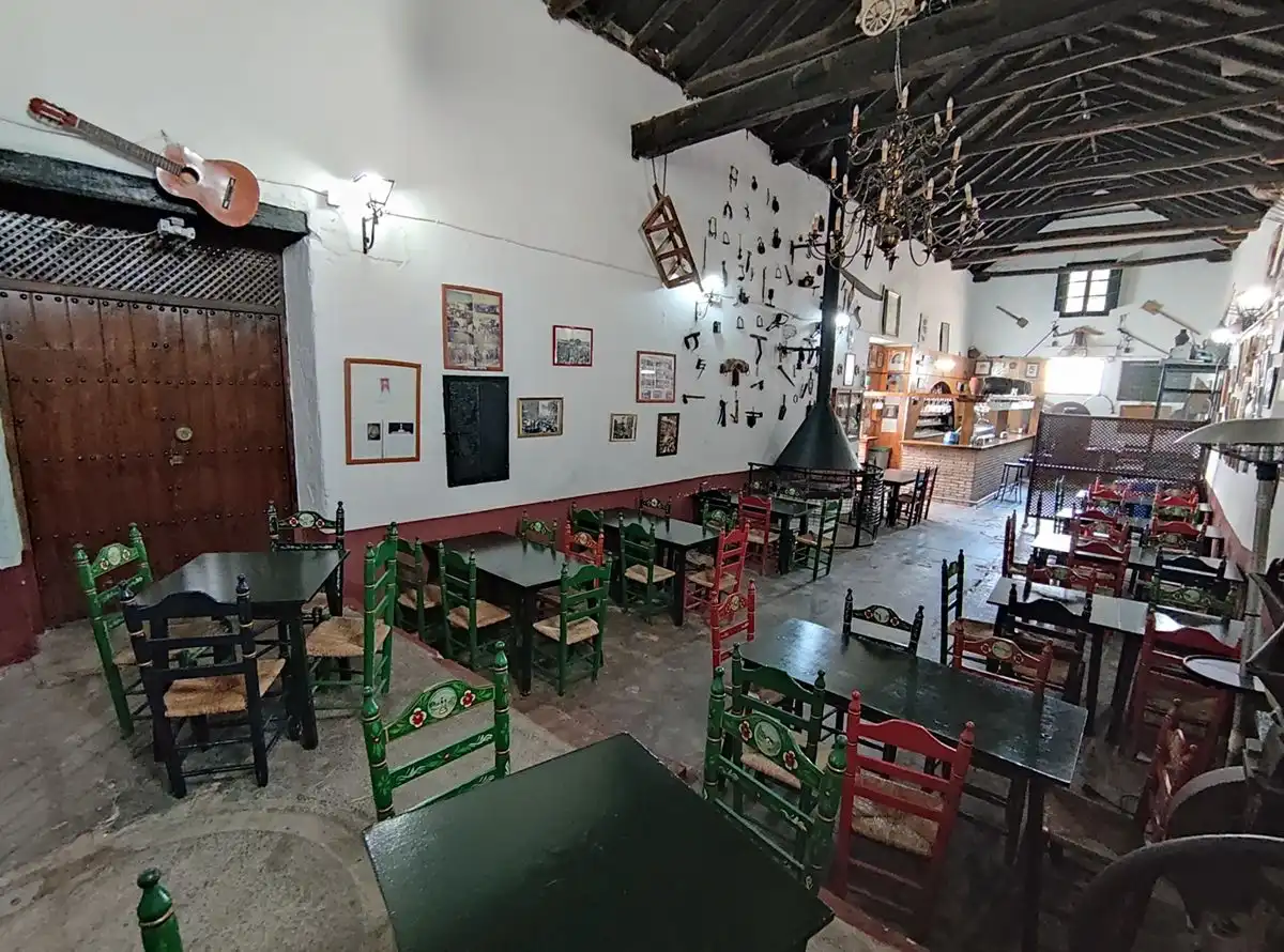 Commercial properties for rent in Palomares del Río  with Air Conditioner