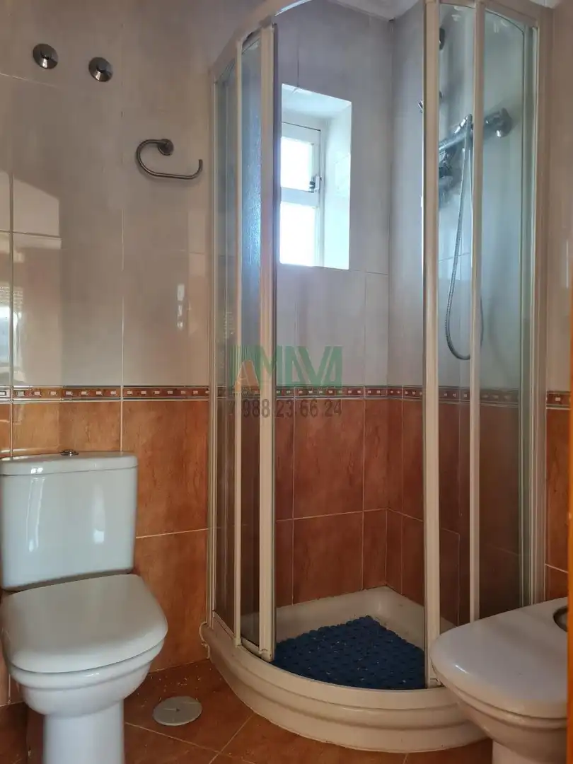 Baño de Piso en venta en Barbadás con Calefacción, Trastero y Balcón