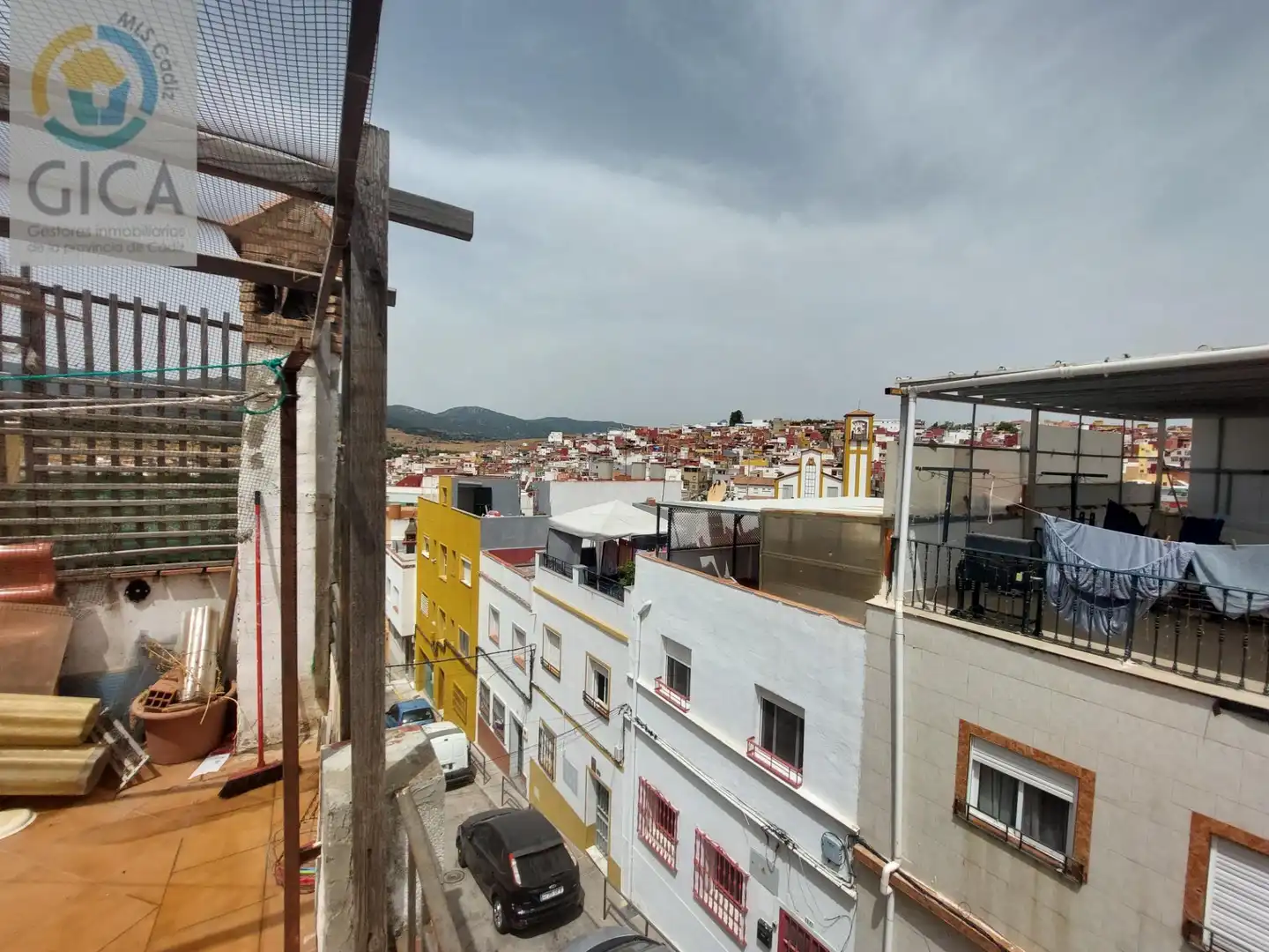 Vista exterior de Casa o xalet en venda en Algeciras amb Terrassa