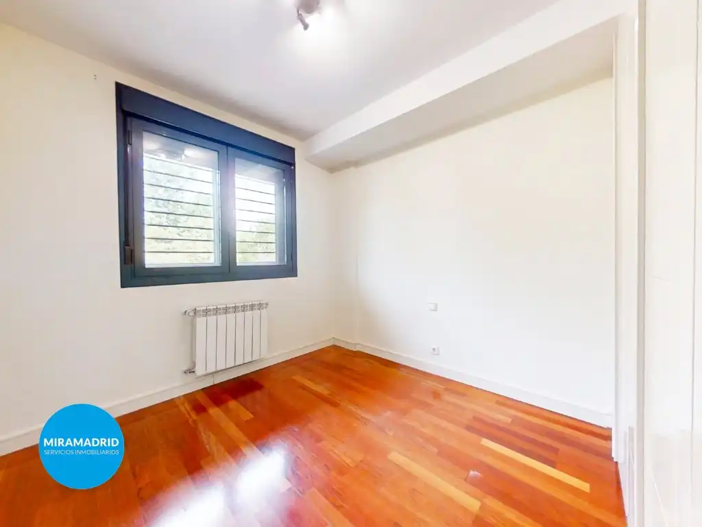 Habitación de Casa adosada en venta en Paracuellos de Jarama con Aire acondicionado