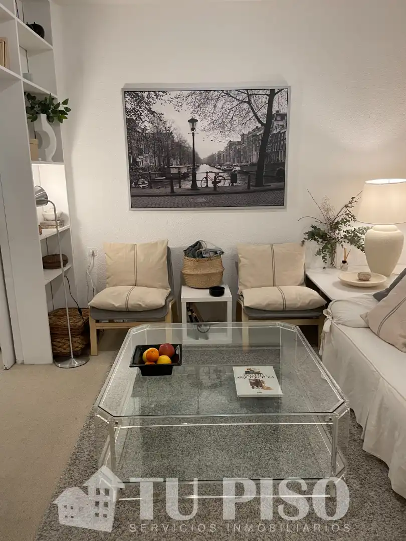 Living room of Flat for sale in Madrid  with Air Conditioner, Heating and Furnished