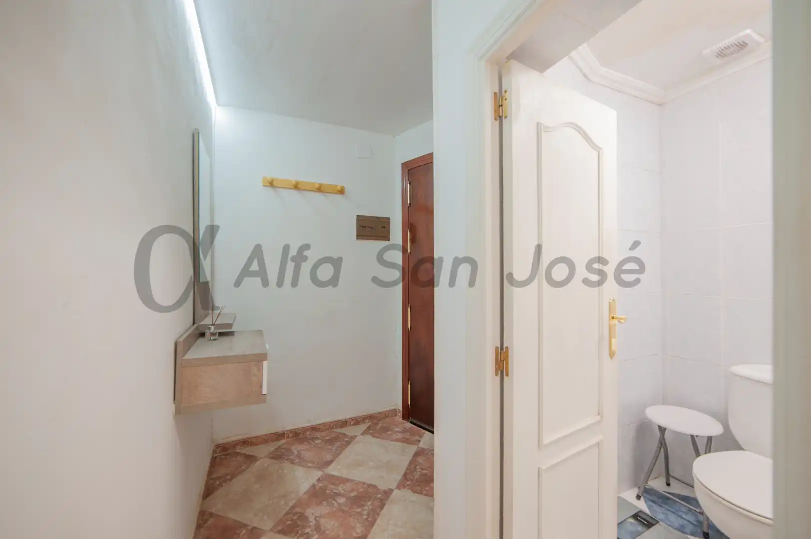 Bathroom of Flat for sale in Sevilla  with Furnished and Oven