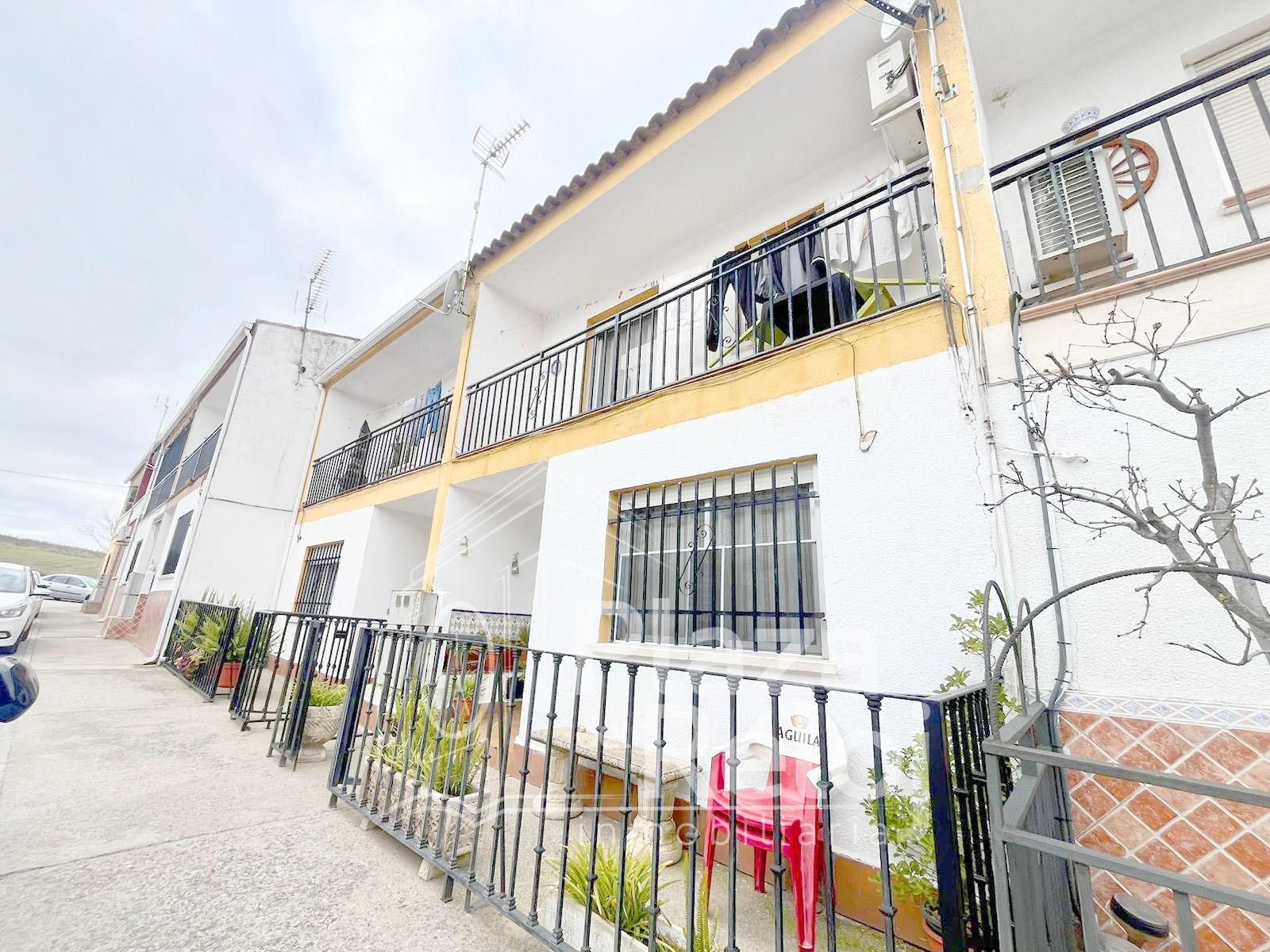 Vista exterior de Casa adosada en venda en Las Herencias amb Terrassa