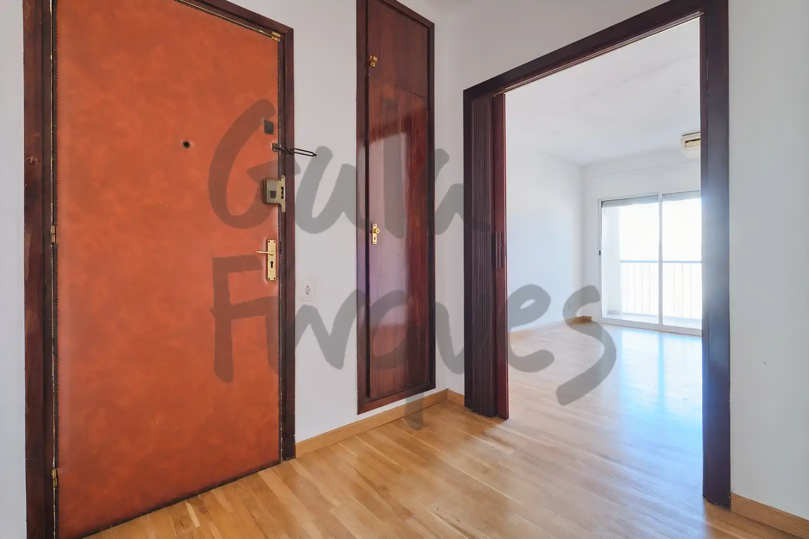Flat for sale in Barcelona  with Air Conditioner and Balcony