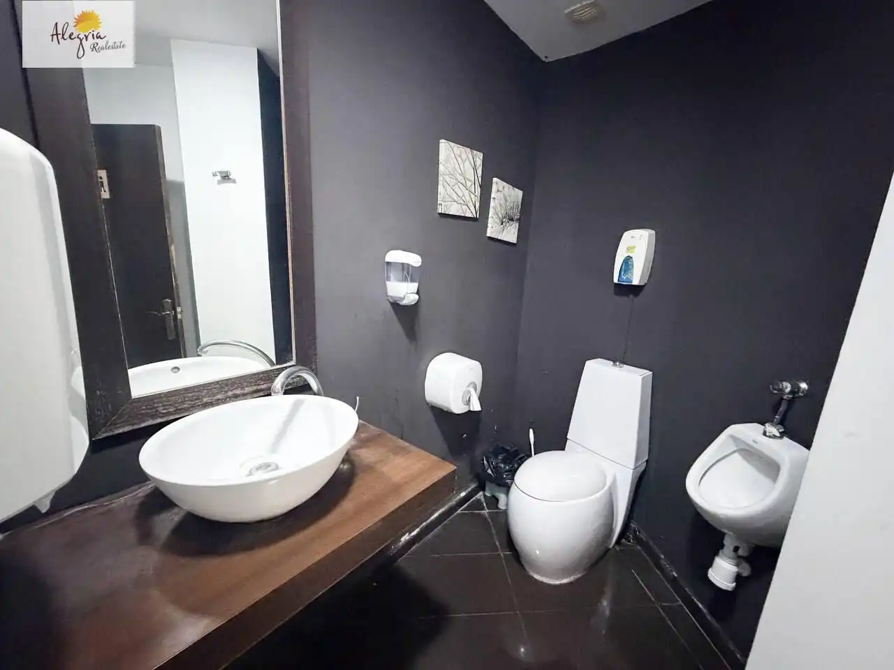 Badezimmer von Geschaftsraum zur Miete in Valencia mit Klimaanlage, Terrasse und Möbliert