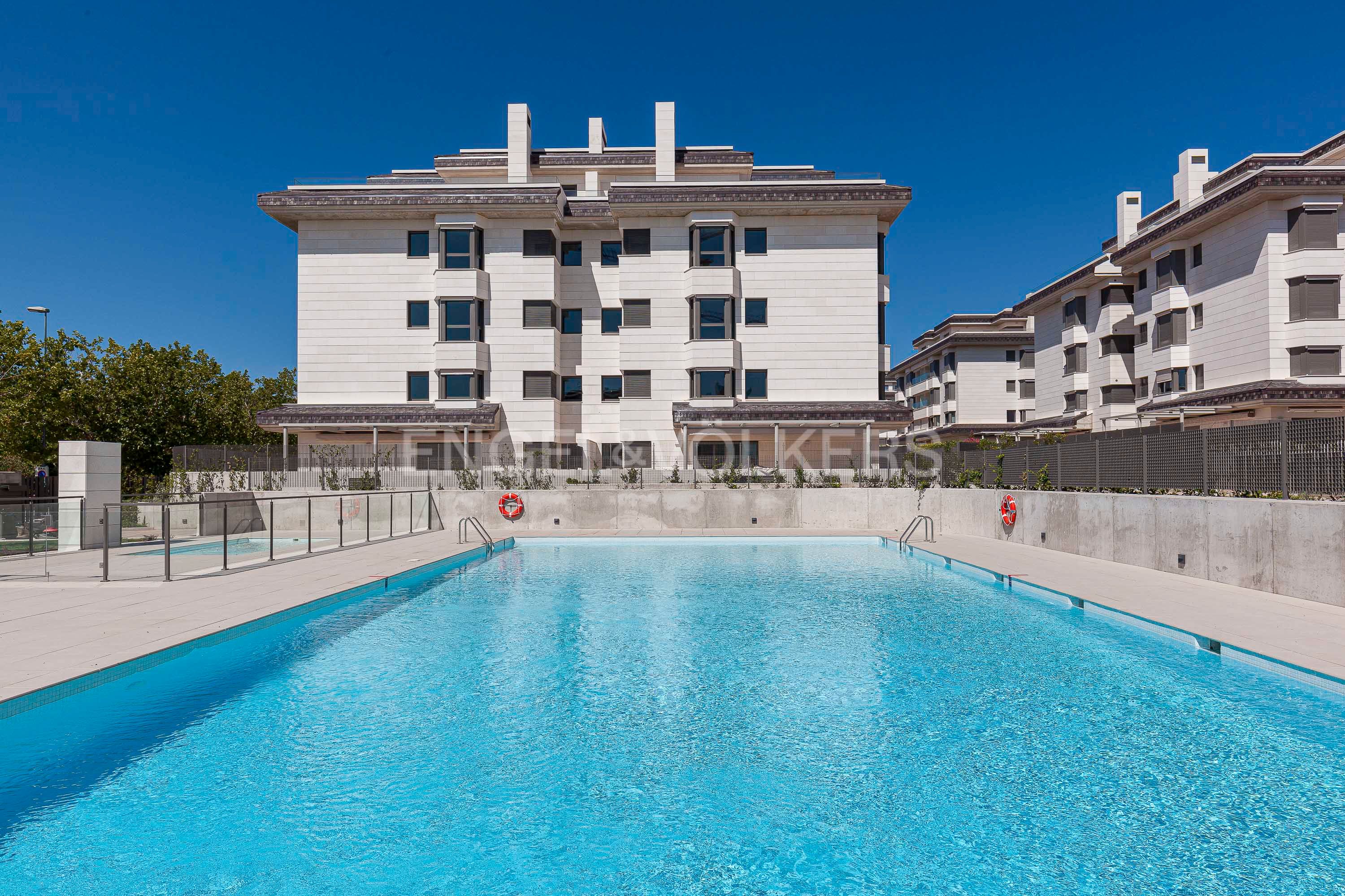 Swimming pool of Apartment to rent in La Moraleja  with Air Conditioner, Heating and Private garden